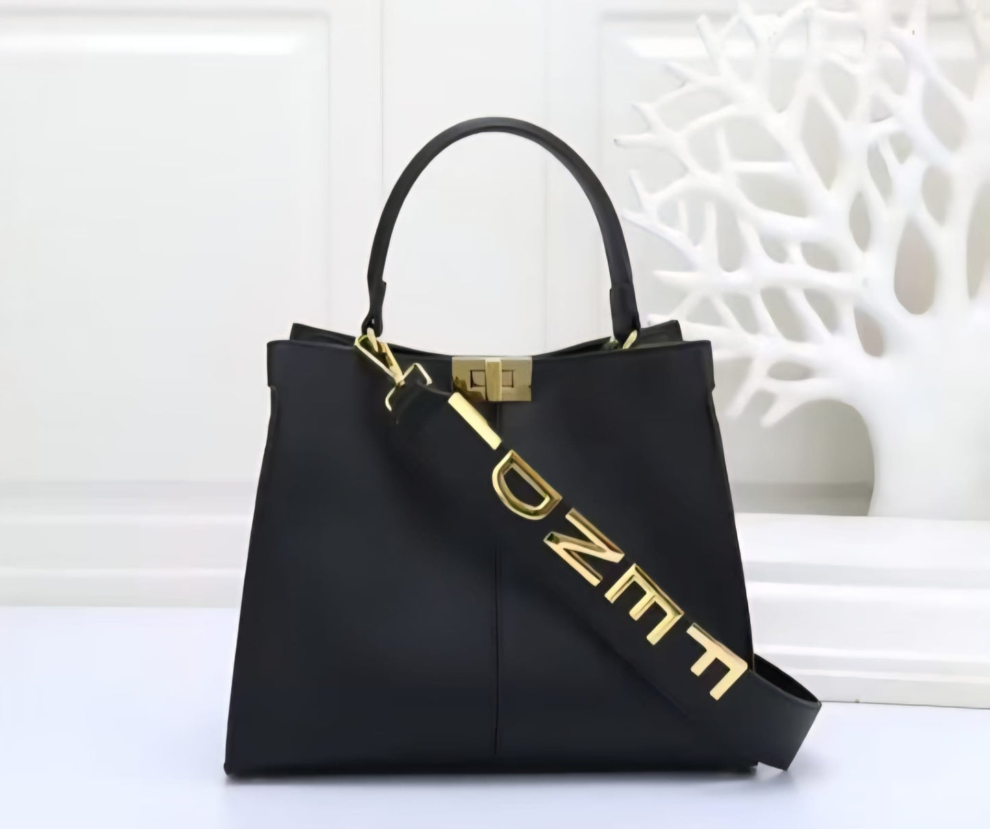 شنطه فيندي اسود