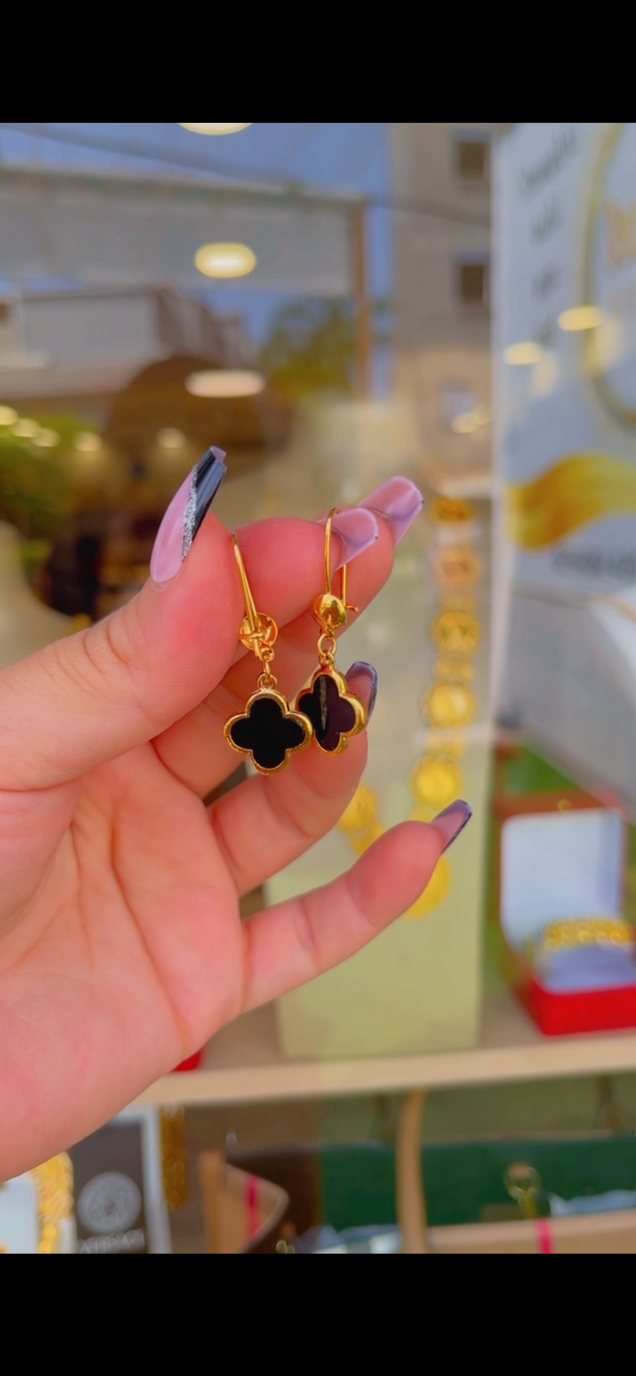 حلق فان كليف اطار ذهبي