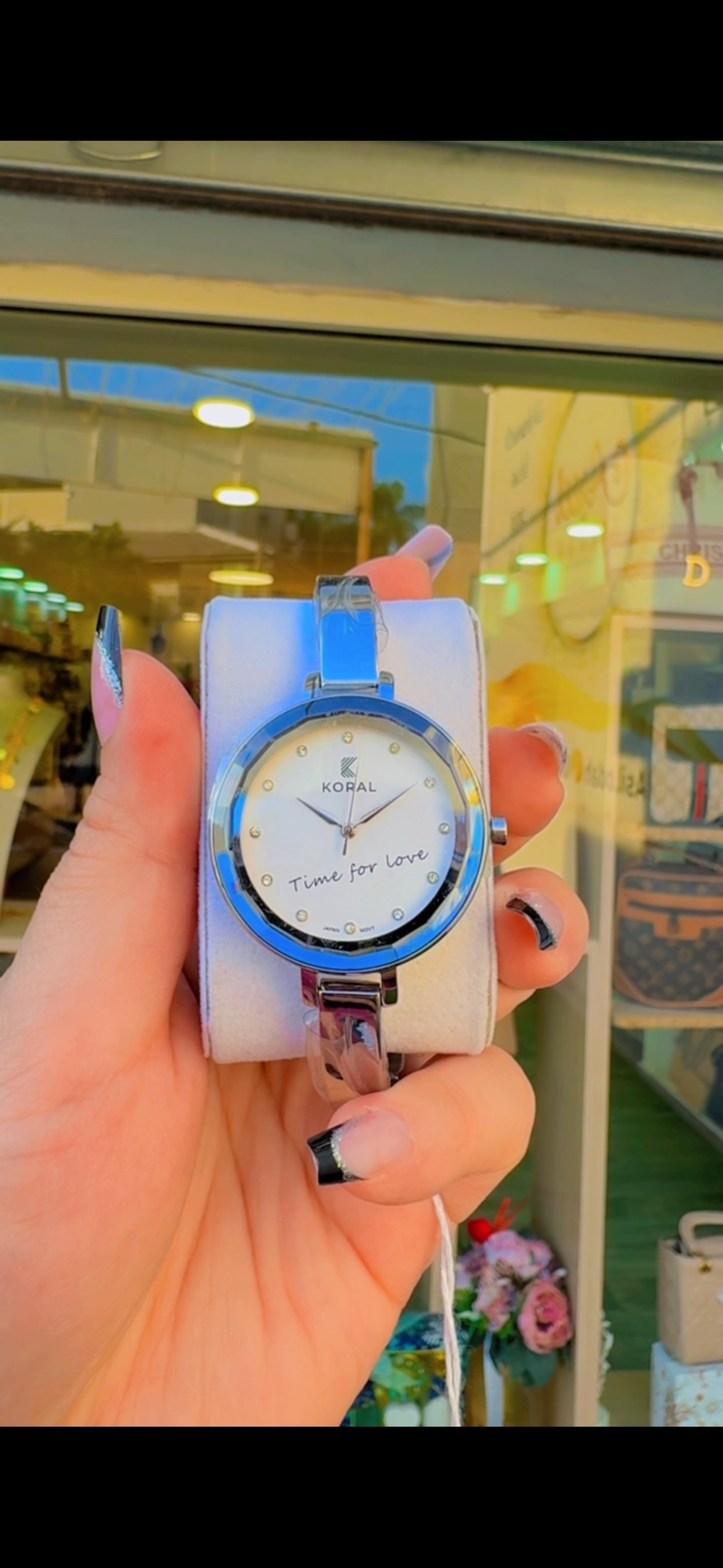 ساعة كورال فضيه