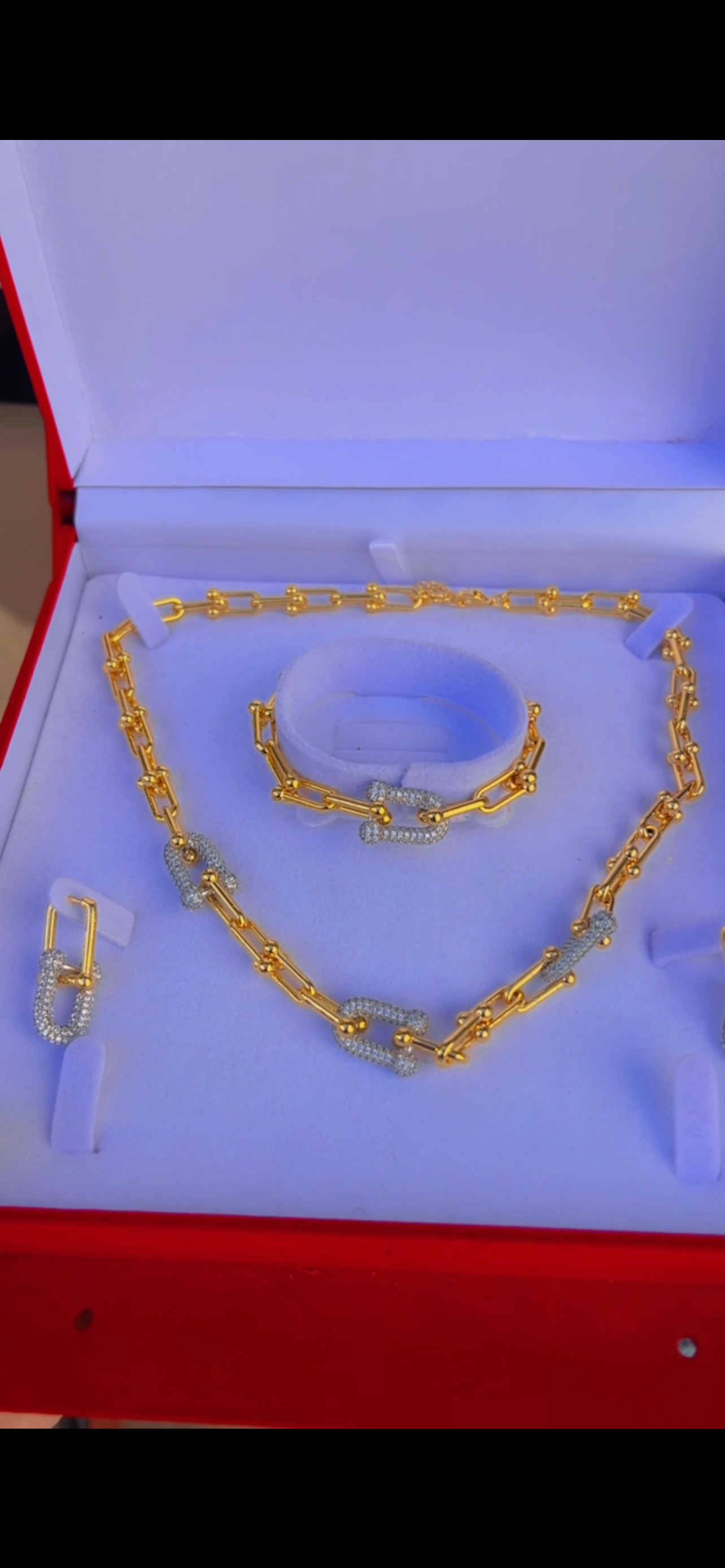 طقم تيفاني حجار ابيض