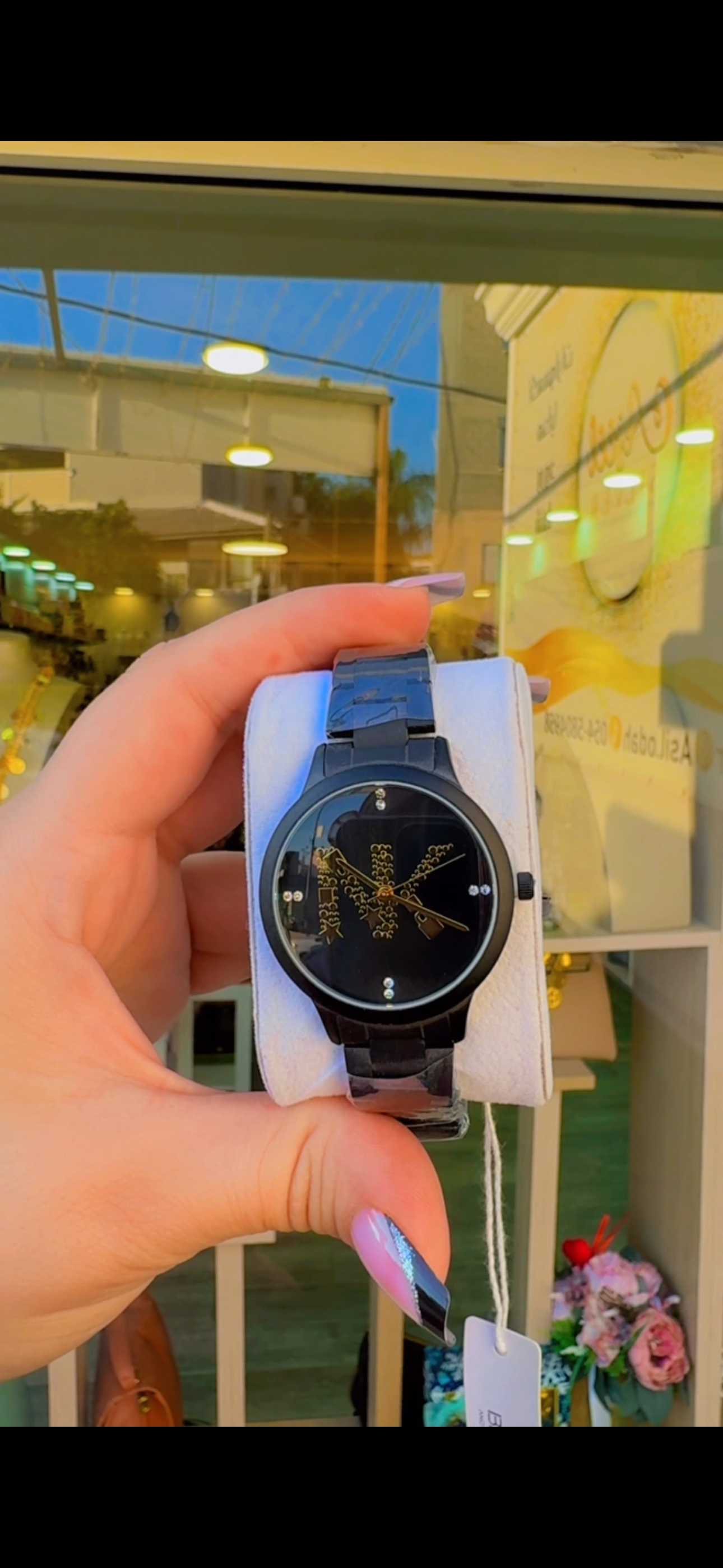 ساعه لون اسود