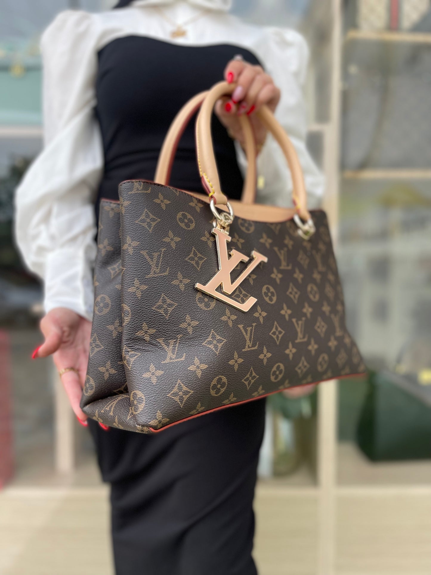 شنطه L v
