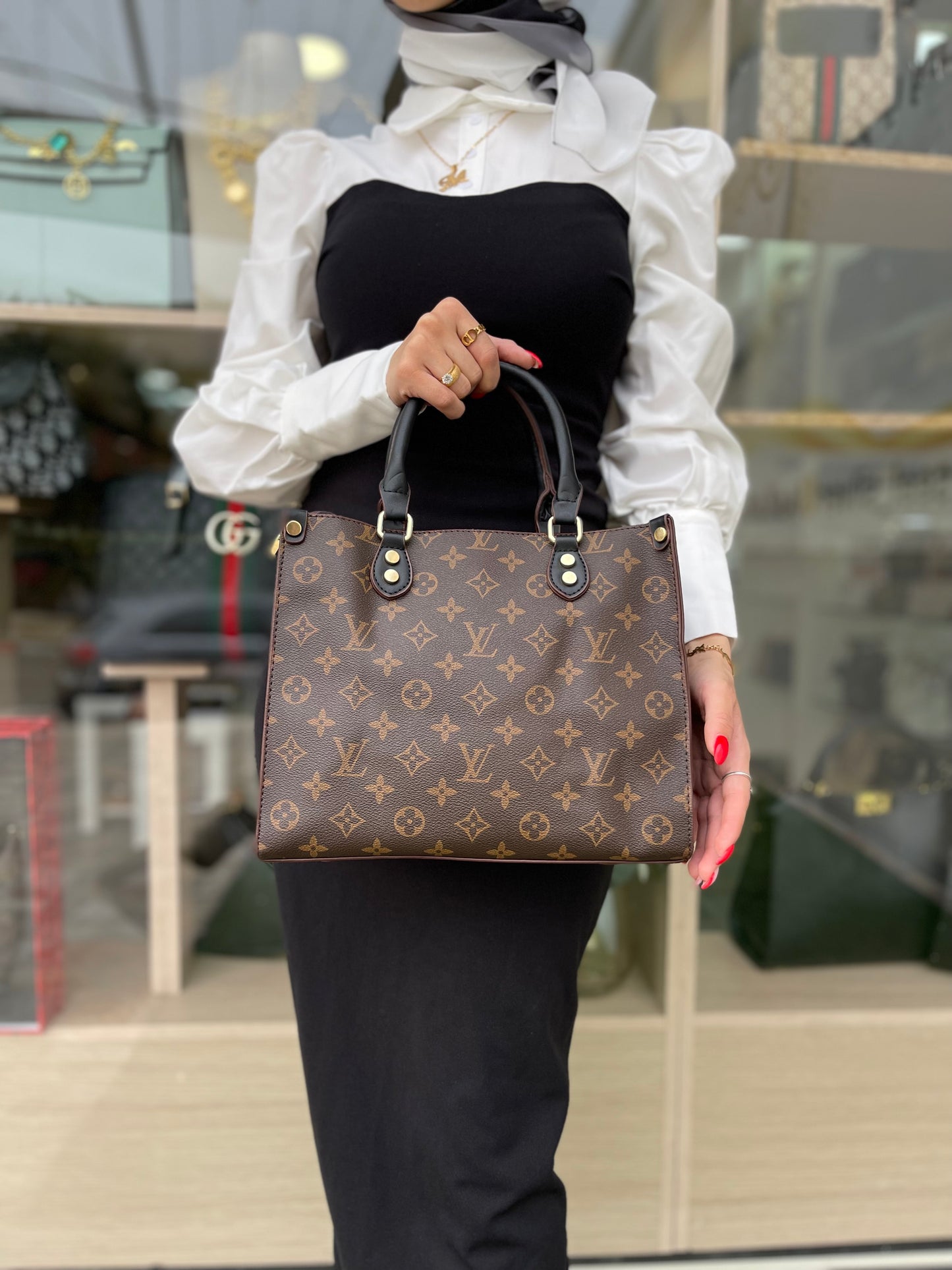 شنطة LV لون بني