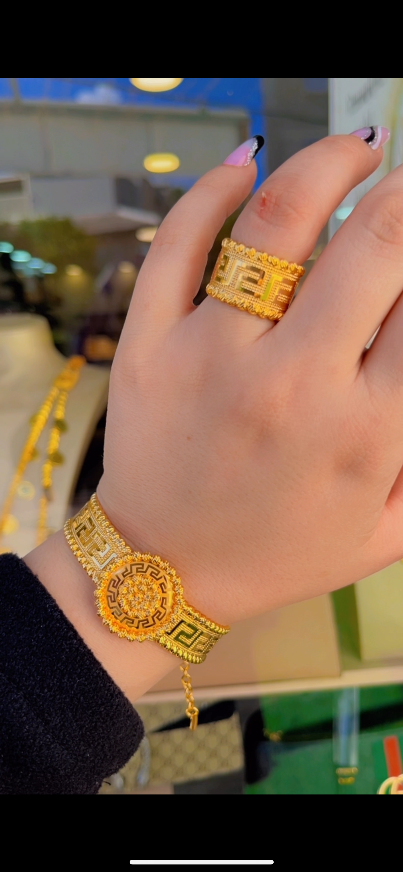 طقم فرساتشي بتكبر وبتصغر