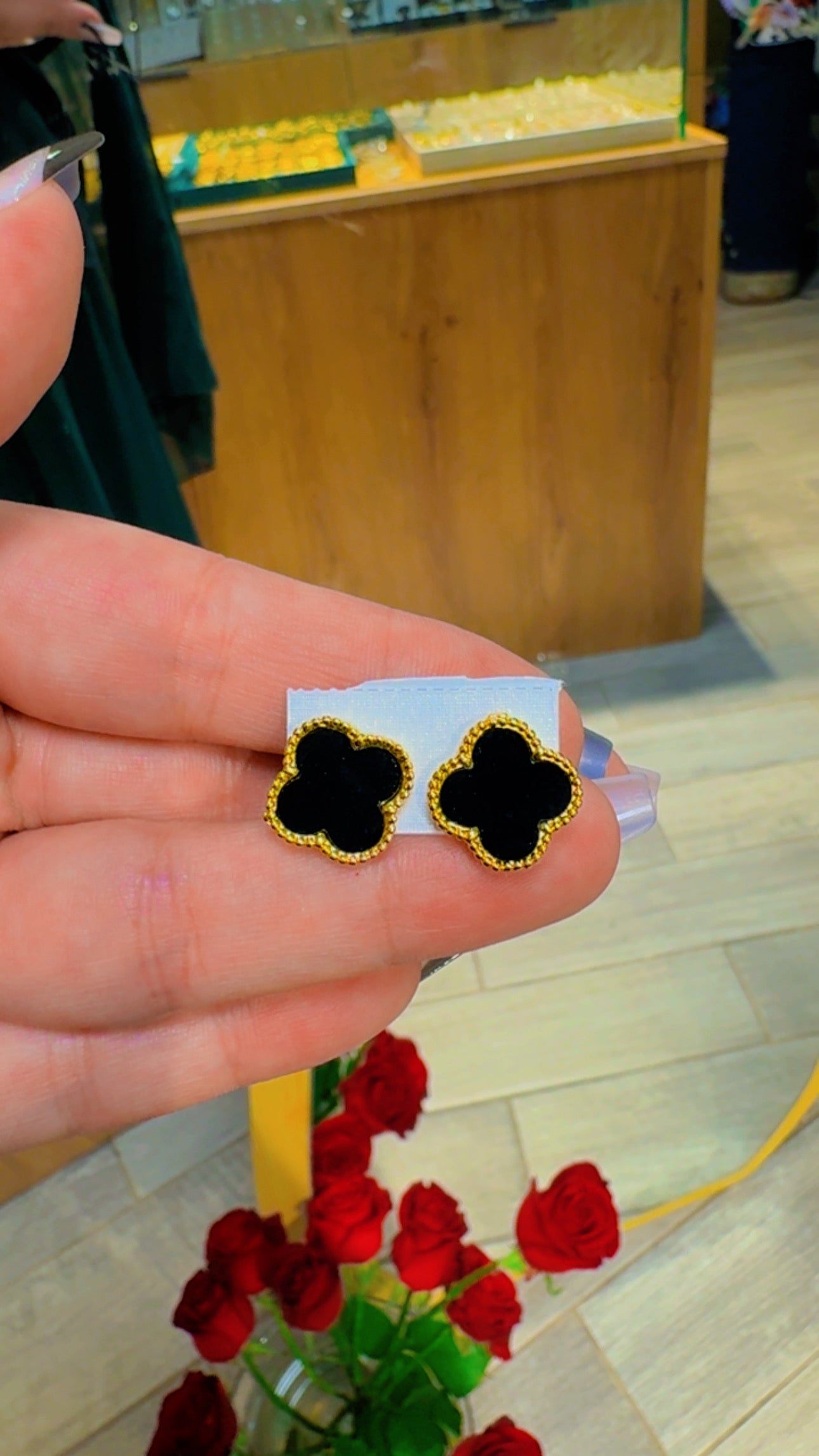 حلق فان كليف اسود