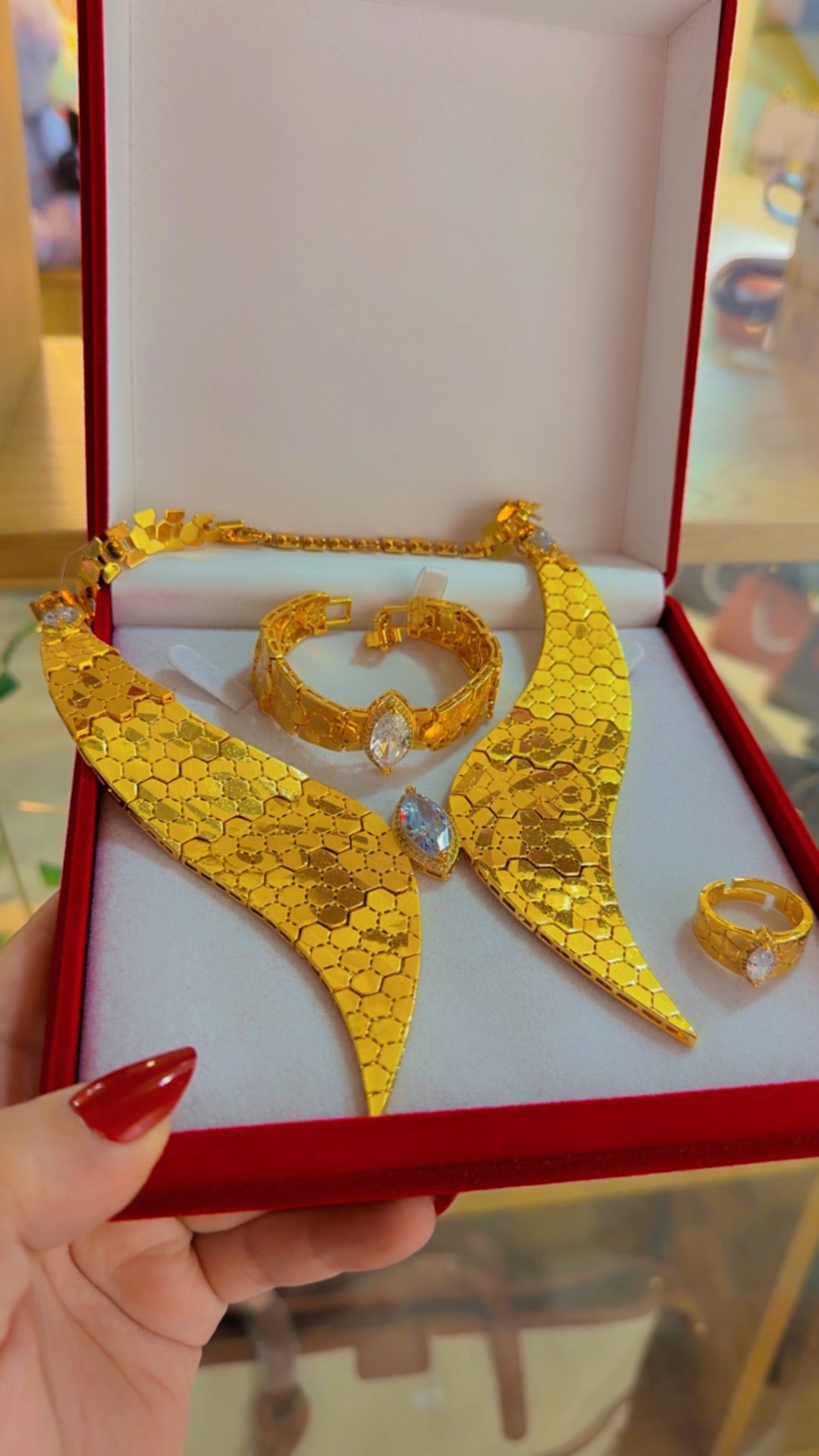 طقم النسر تقليد