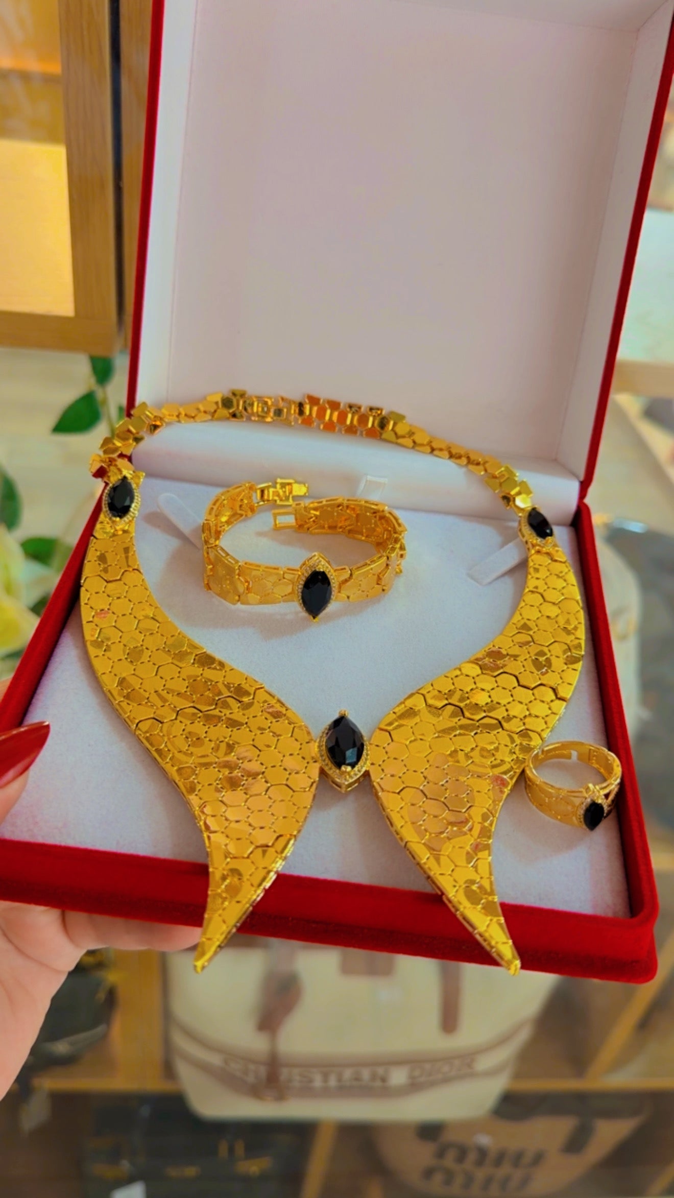 طقم النسر تقليد