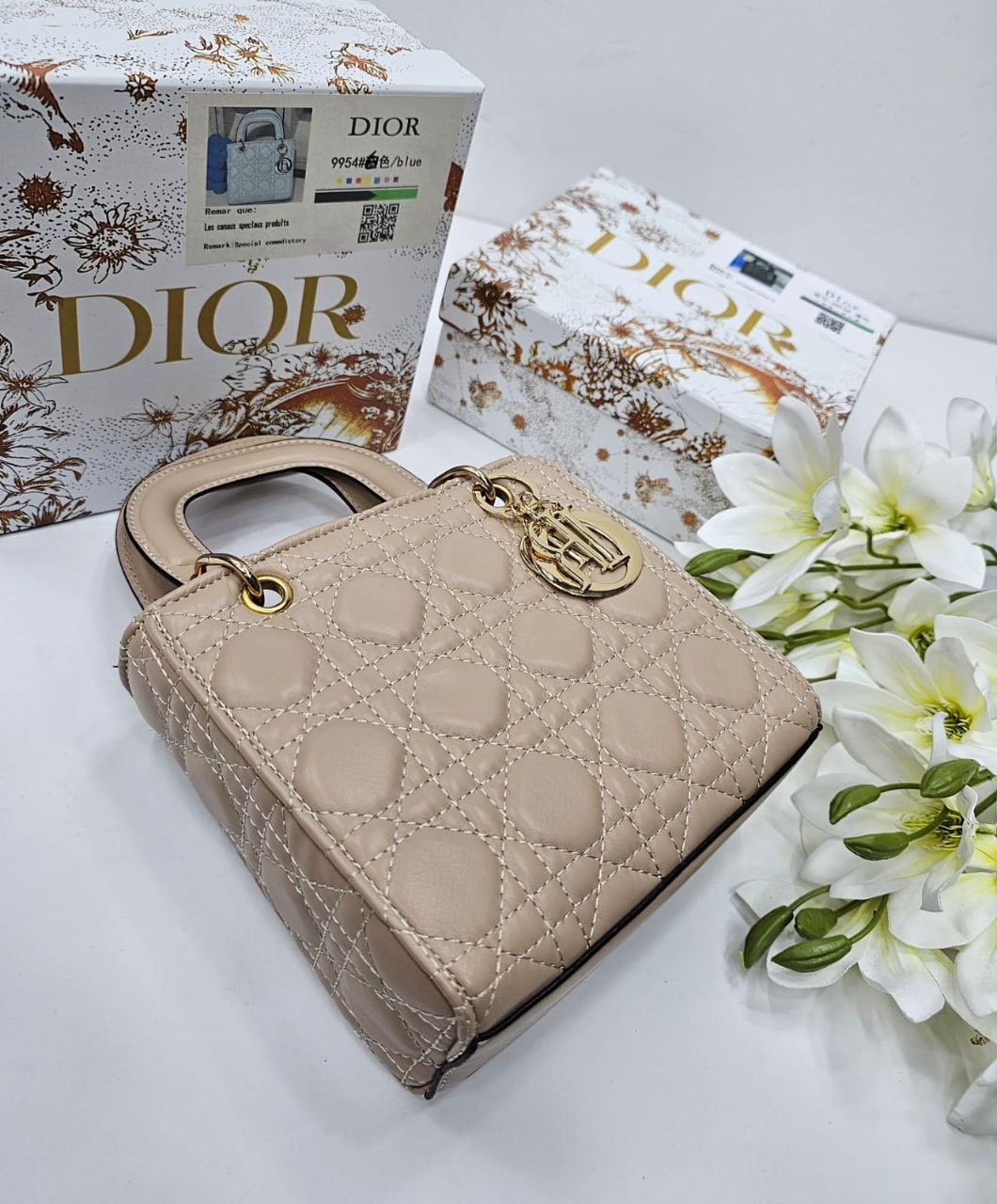 ليدي ديور صغيره