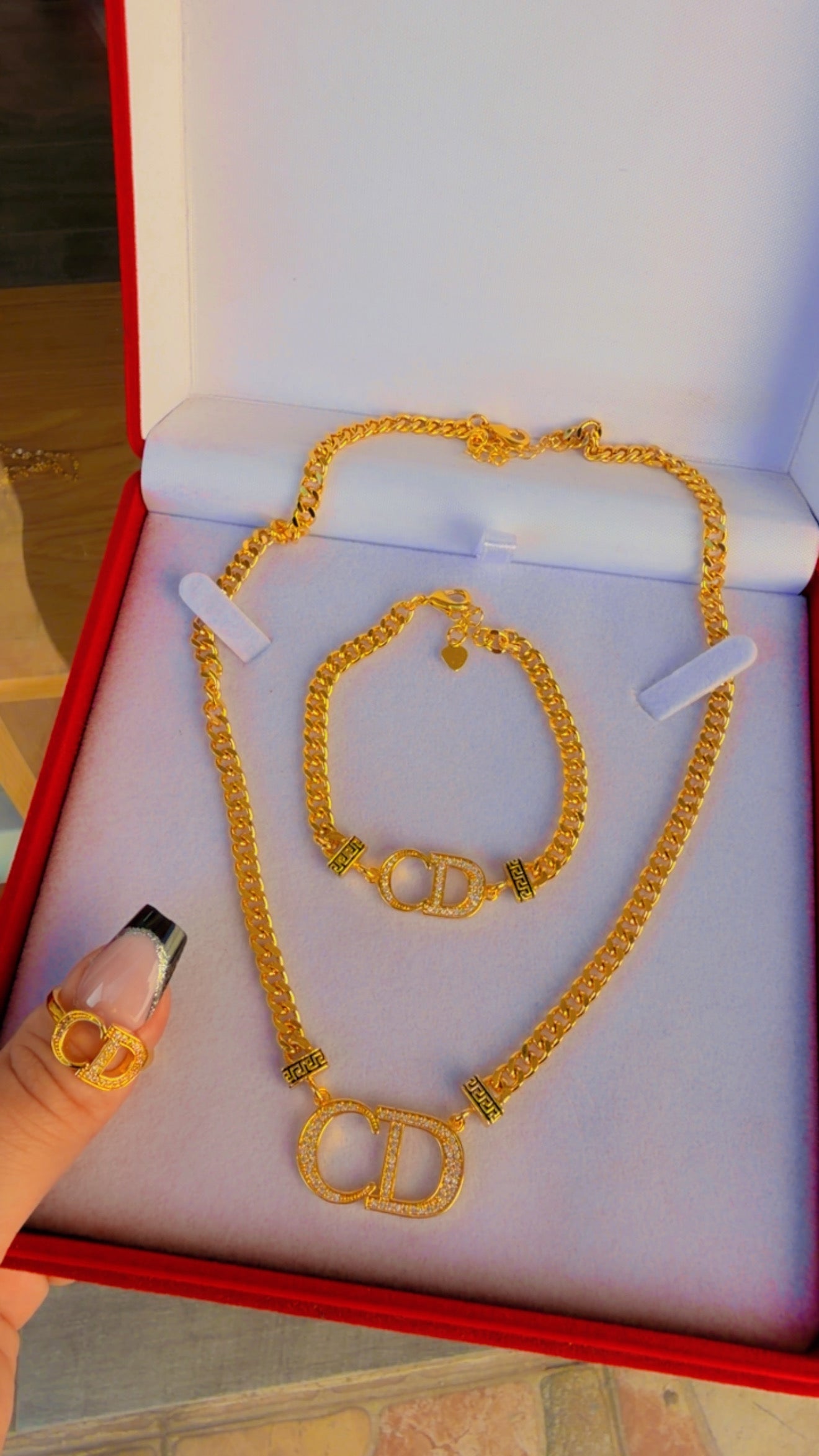 طقم كرستيان ديور زركون