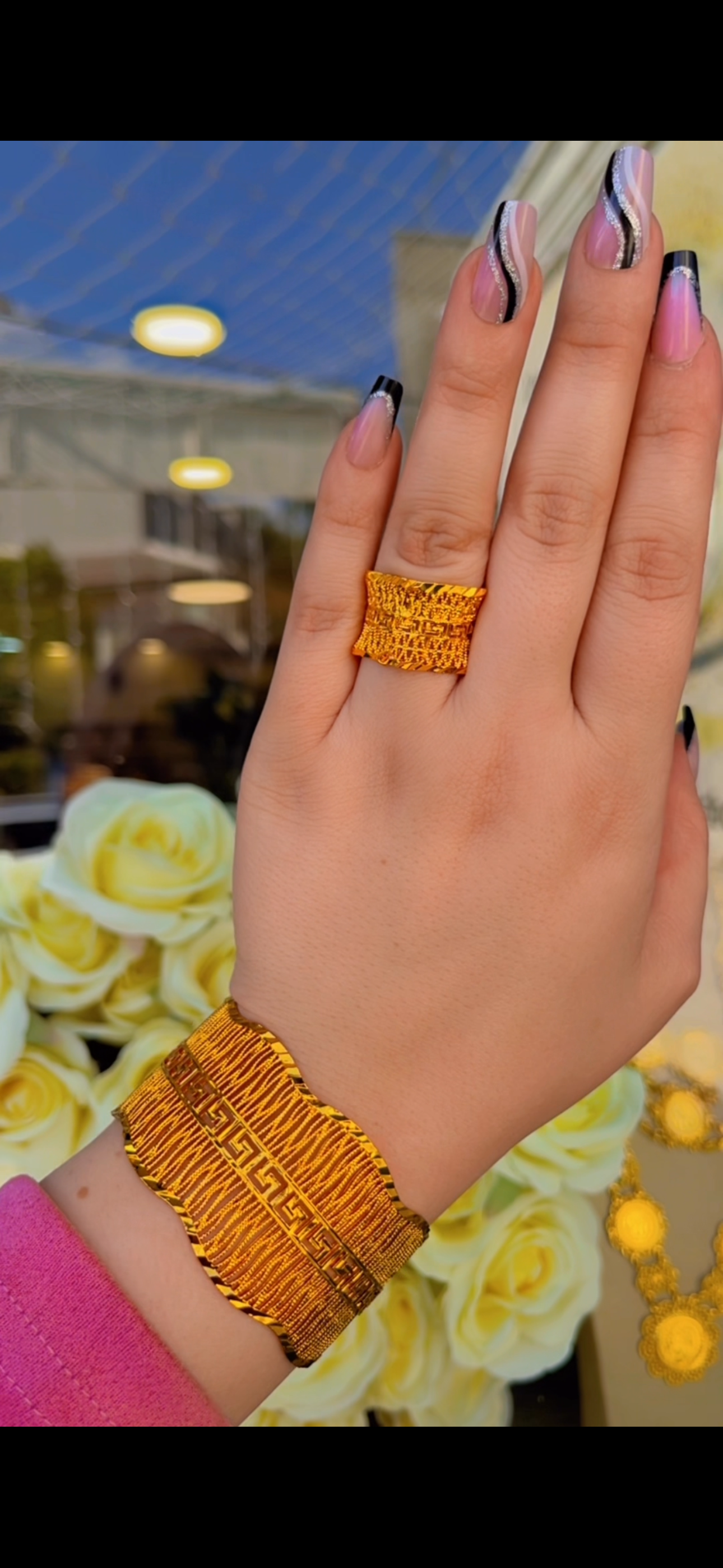 طقم فرساتشي من ورا مفتوح