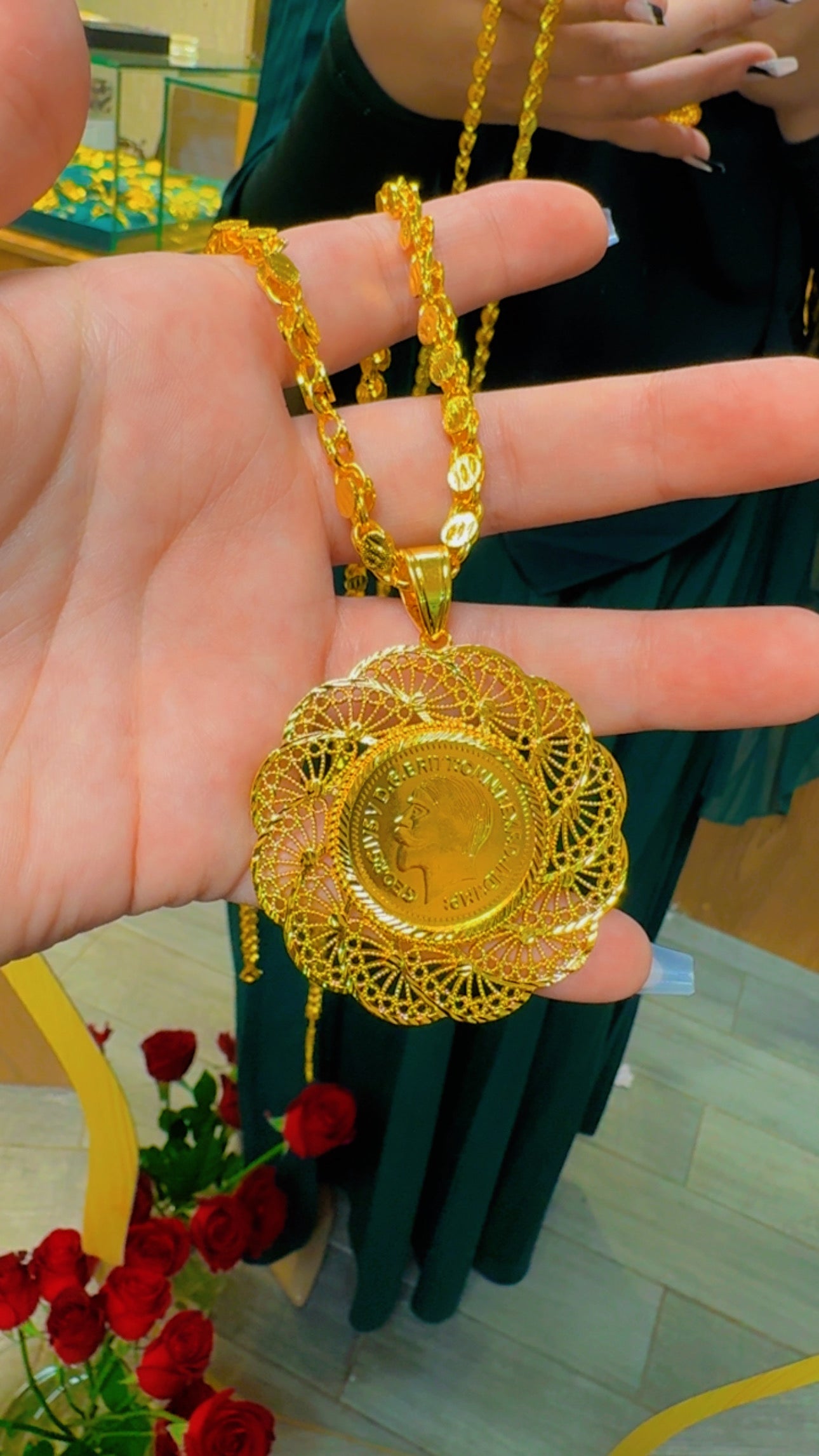 حلبي رفيع سنسال طويل مع ليره مطوقه