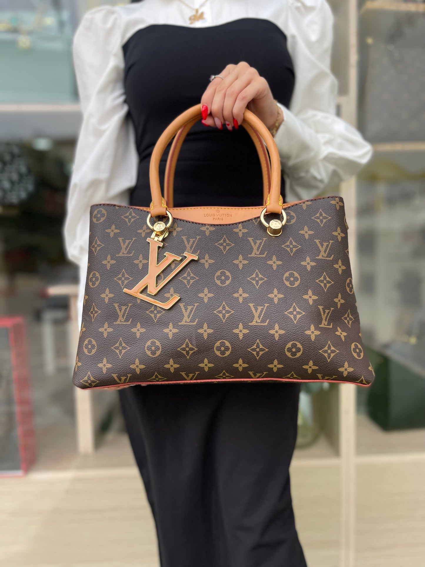شنطه L v