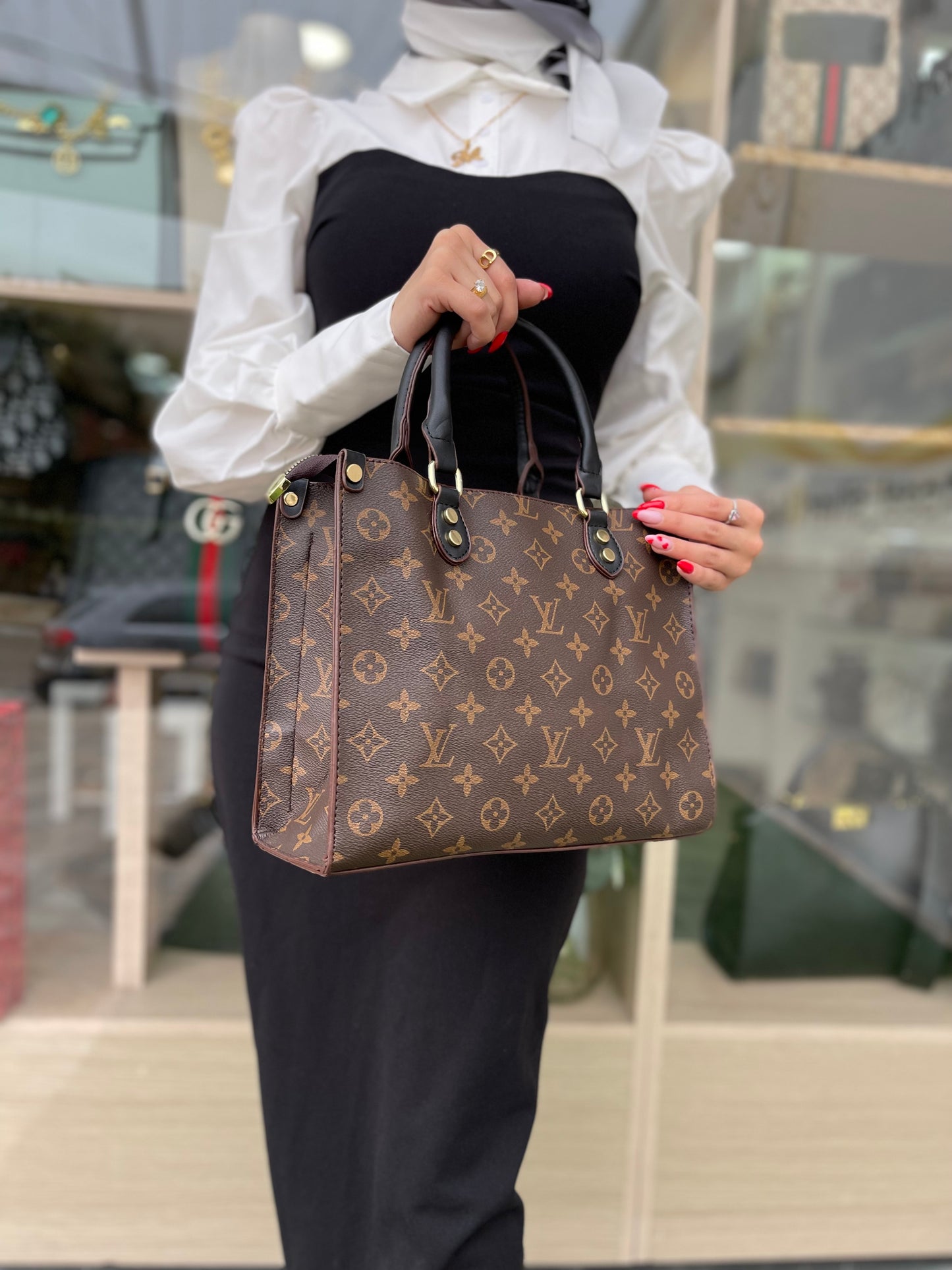 شنطة LV لون بني