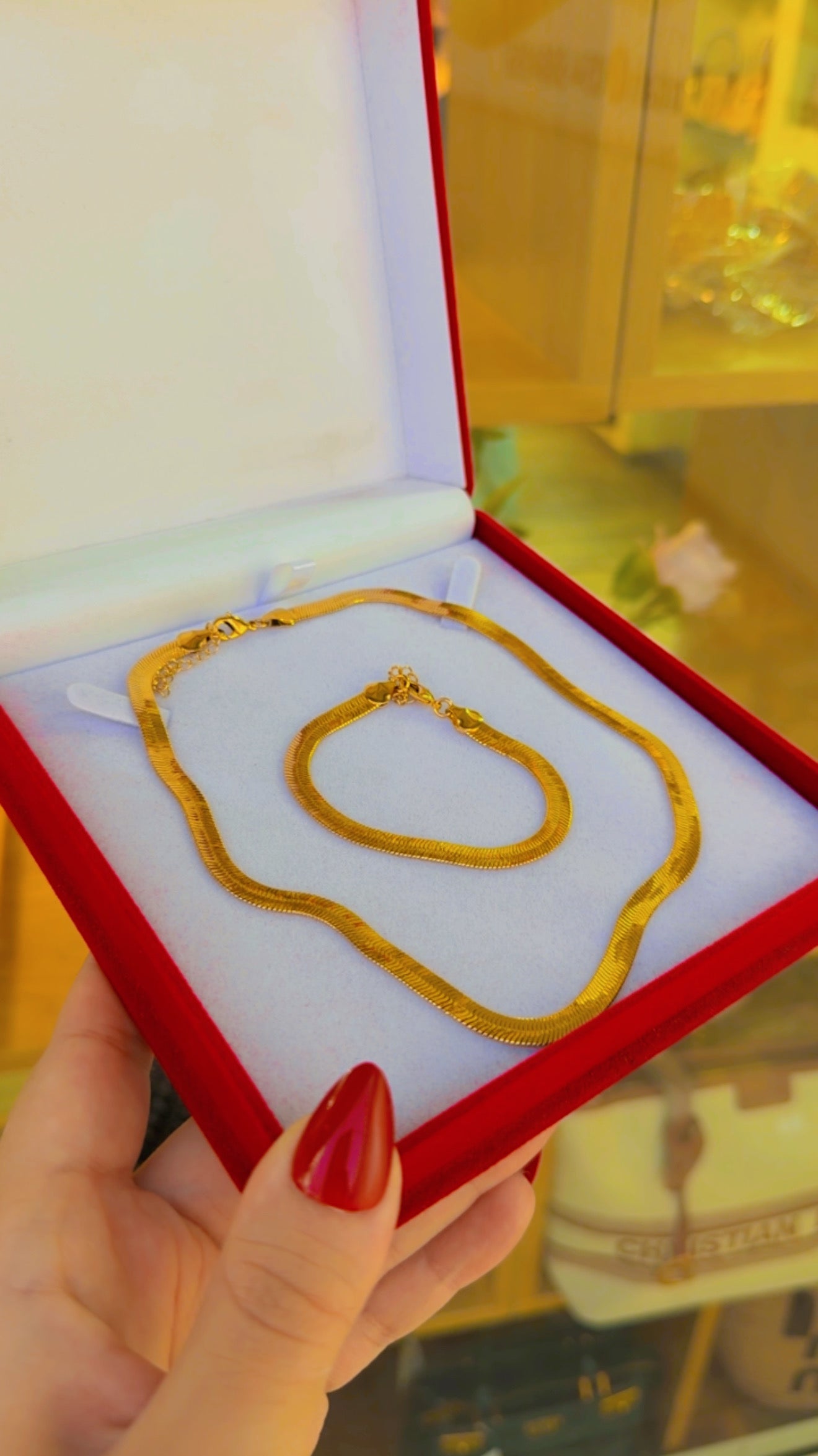 طقم السناك الأحمد