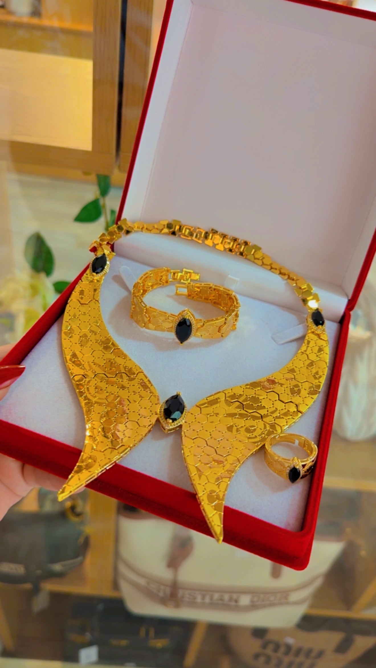 طقم النسر تقليد