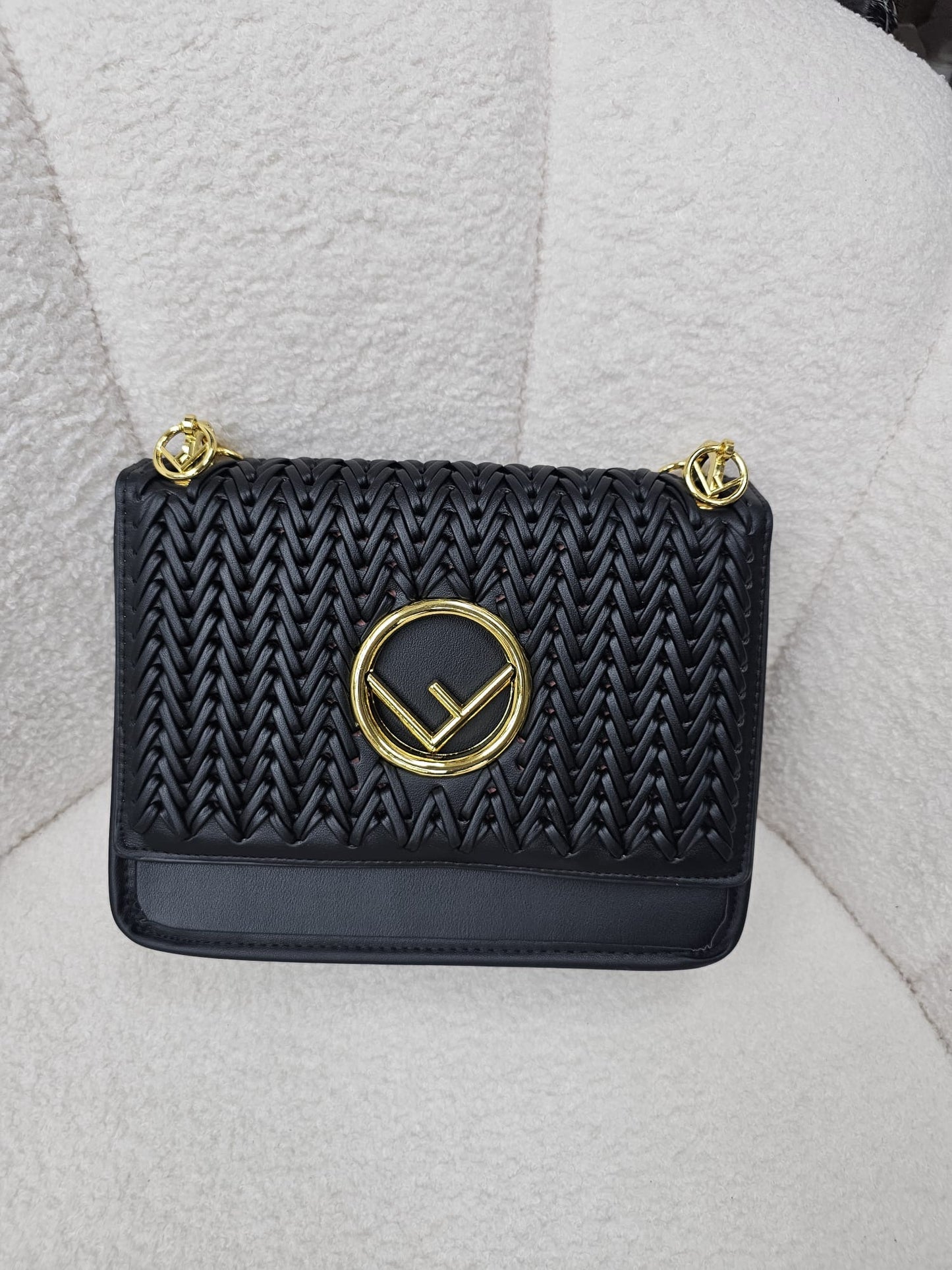 شنطه فيندي اسود