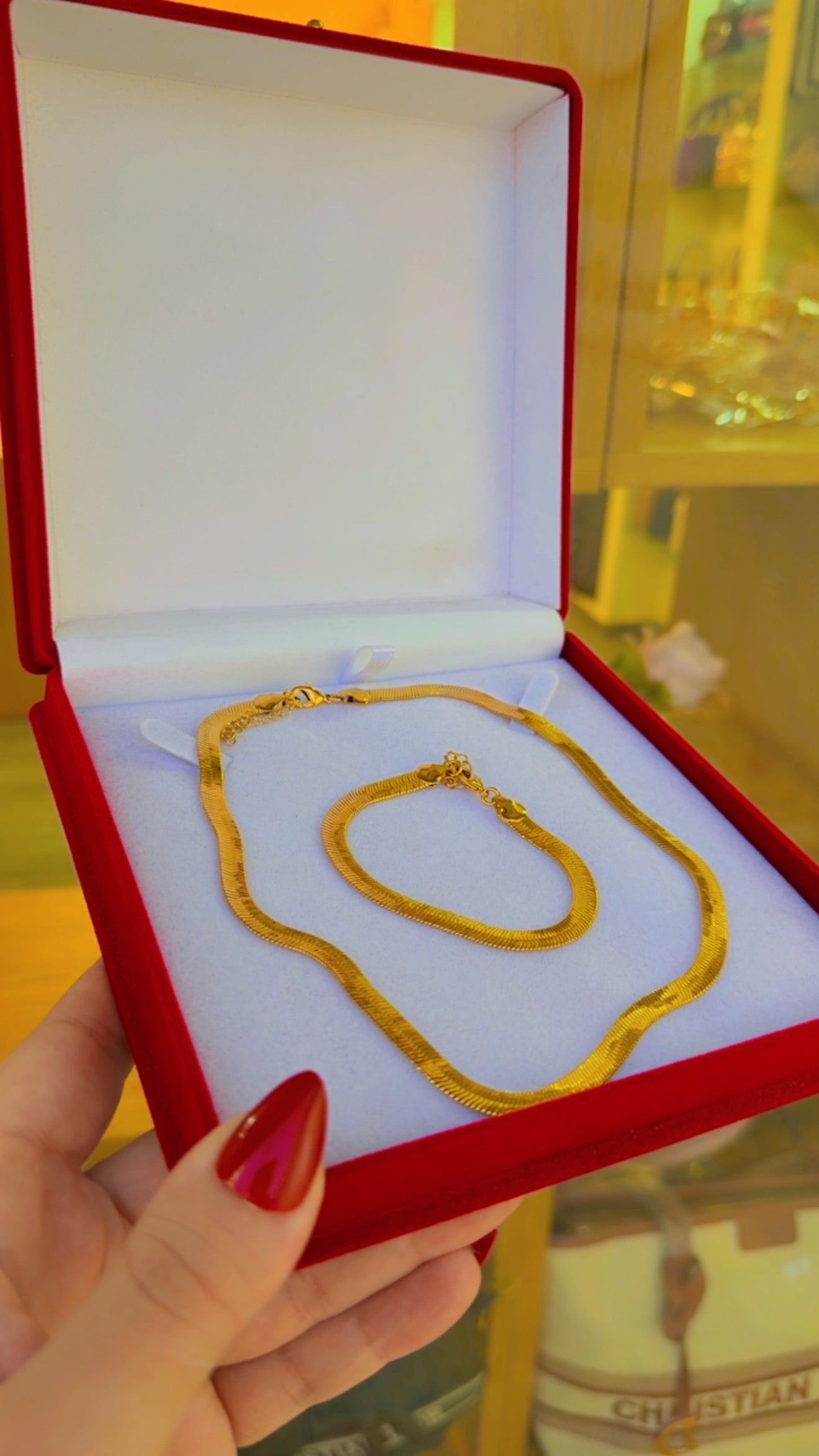 طقم السناك الأحمد