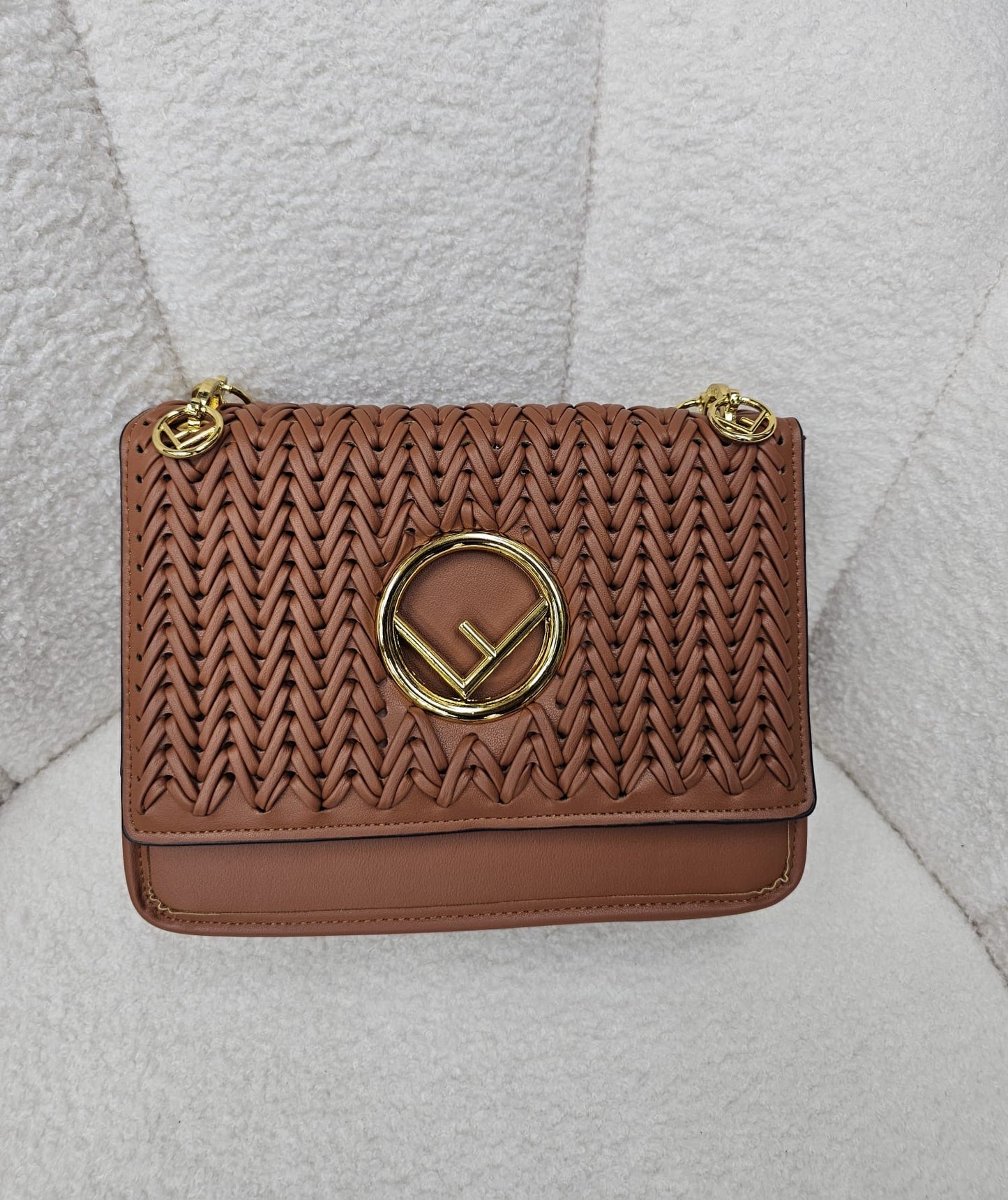 شنطه فيندي عسلي