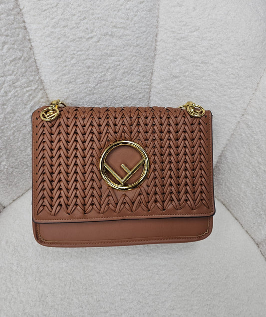 شنطه فيندي عسلي