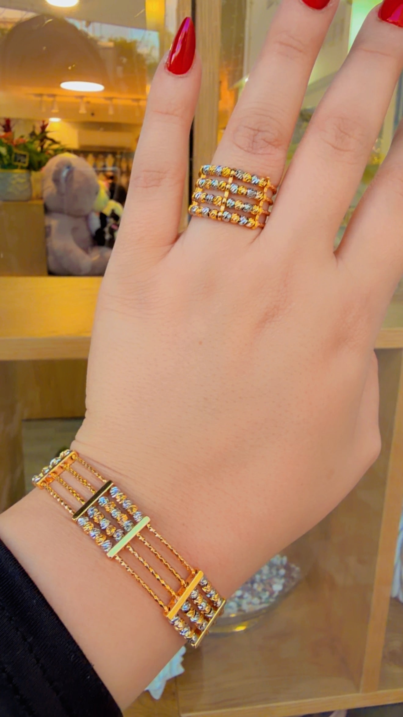 طقم لازوردي طابات ملونه