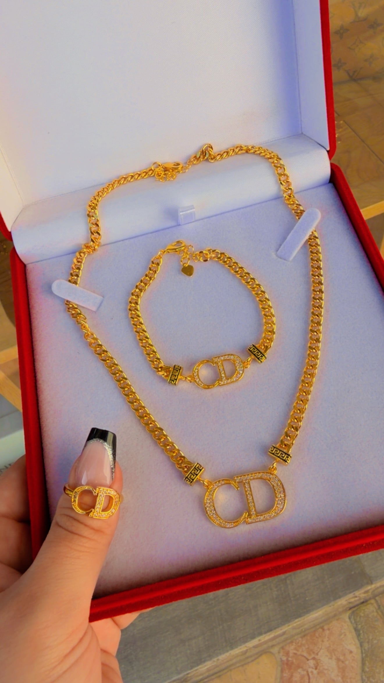 طقم كرستيان ديور زركون