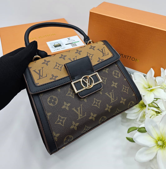 شنطه l v بلونين مميزه