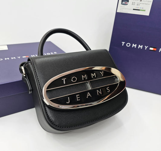 شنطه تومي اسود