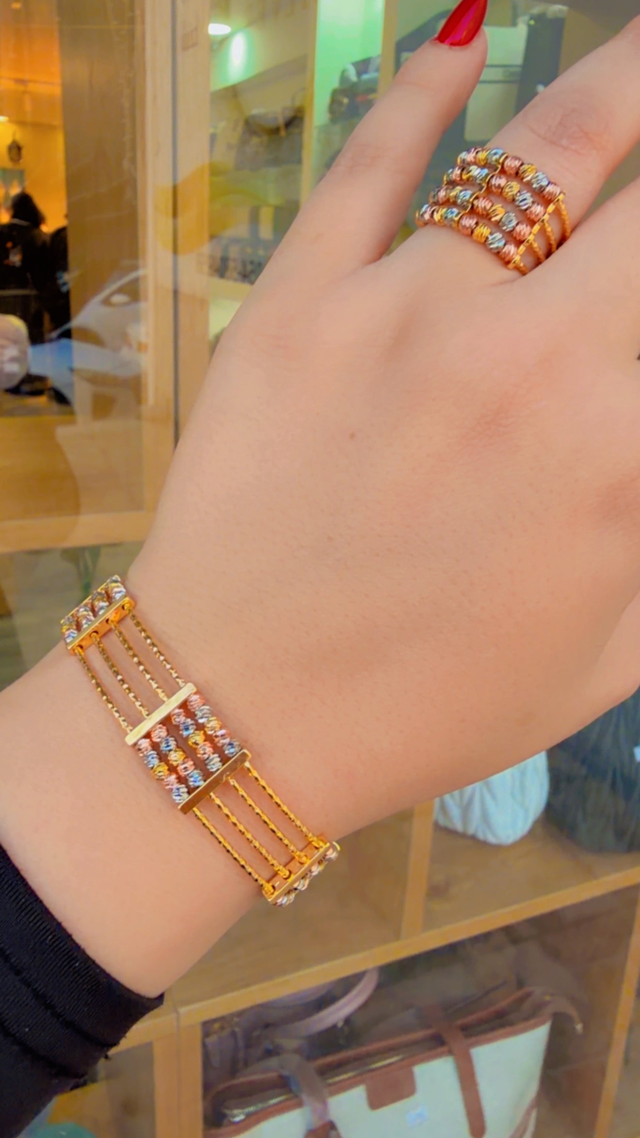 طقم لازوردي طابات ملونه