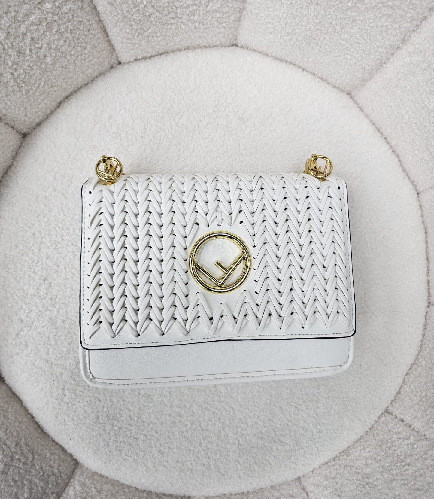 شنطه فيندي ابيض