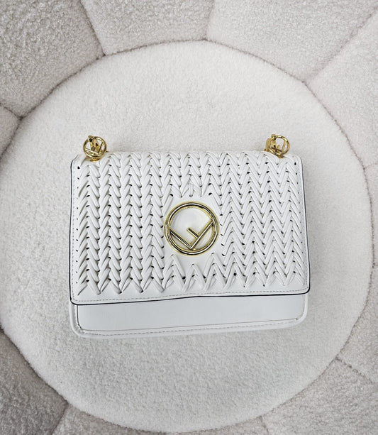 شنطه فيندي ابيض