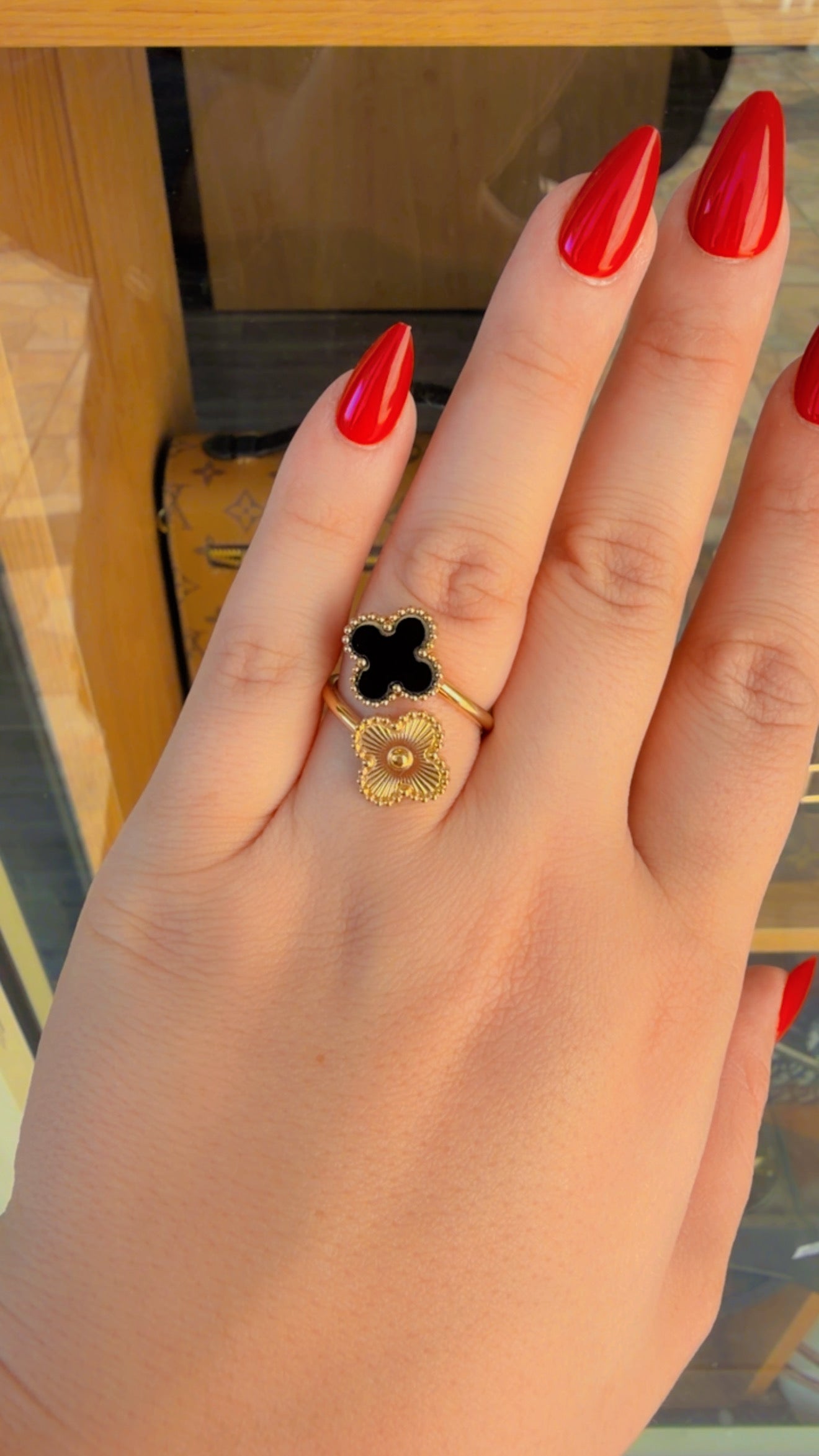 خاتم فان كليف اسود