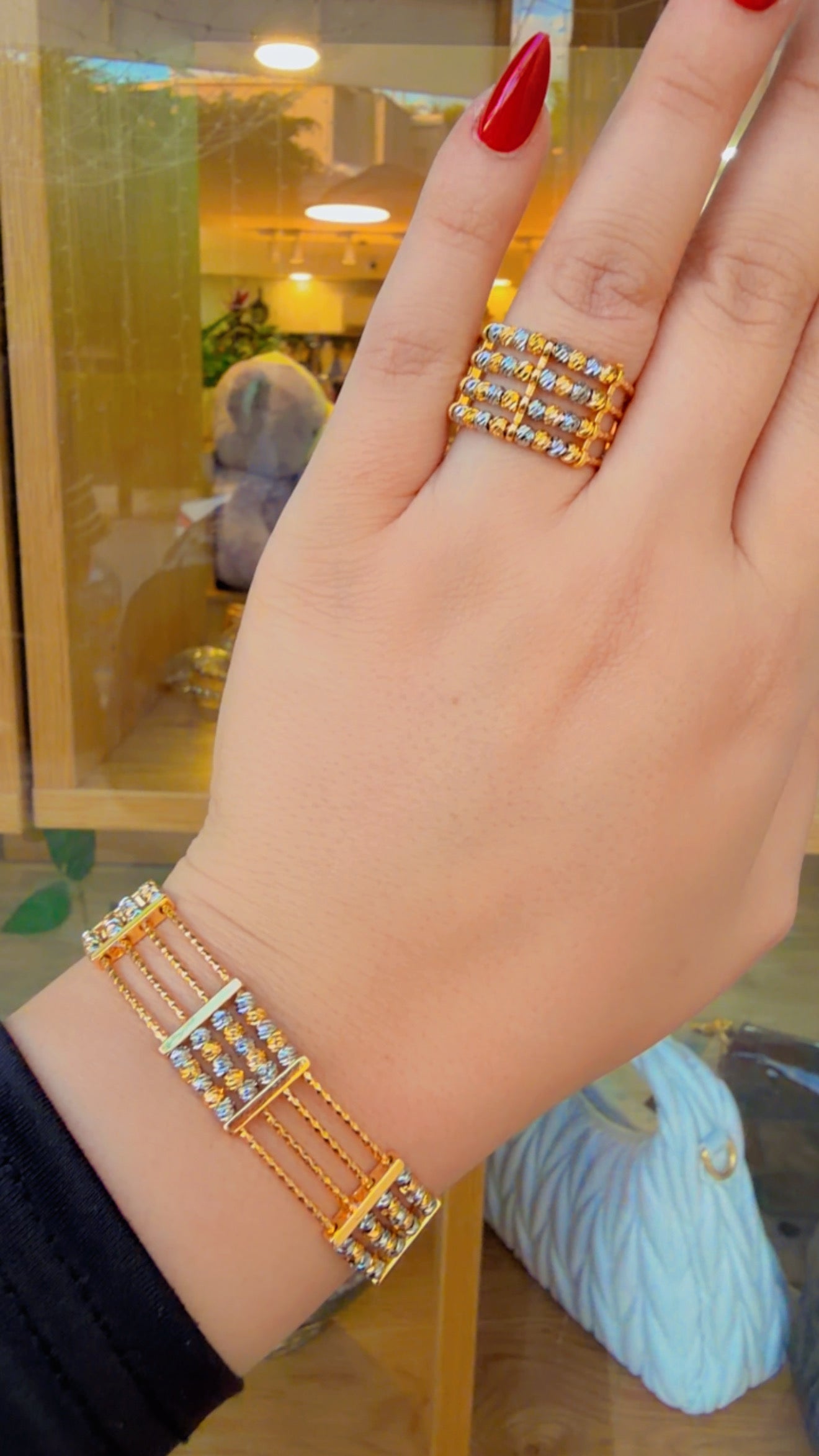 طقم لازوردي طابات ملونه