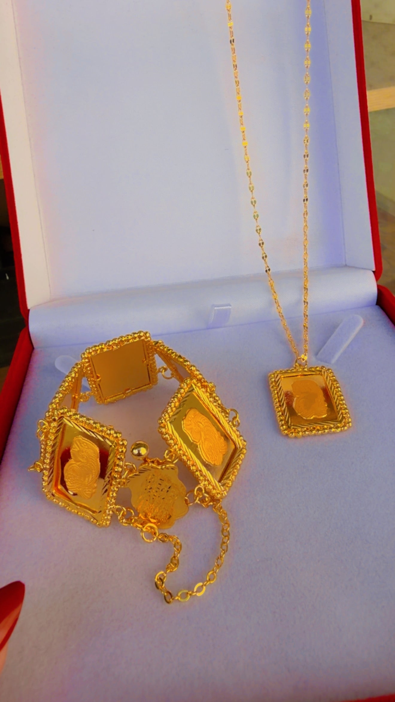 طقم اونصا مربعه