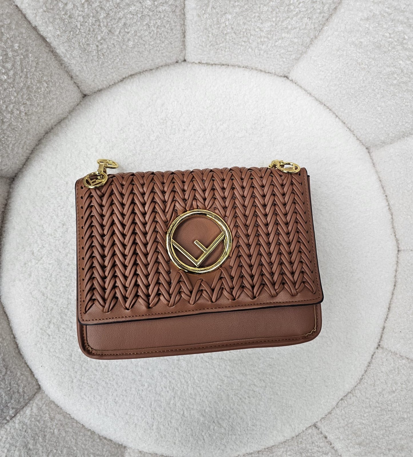 شنطه فيندي عسلي