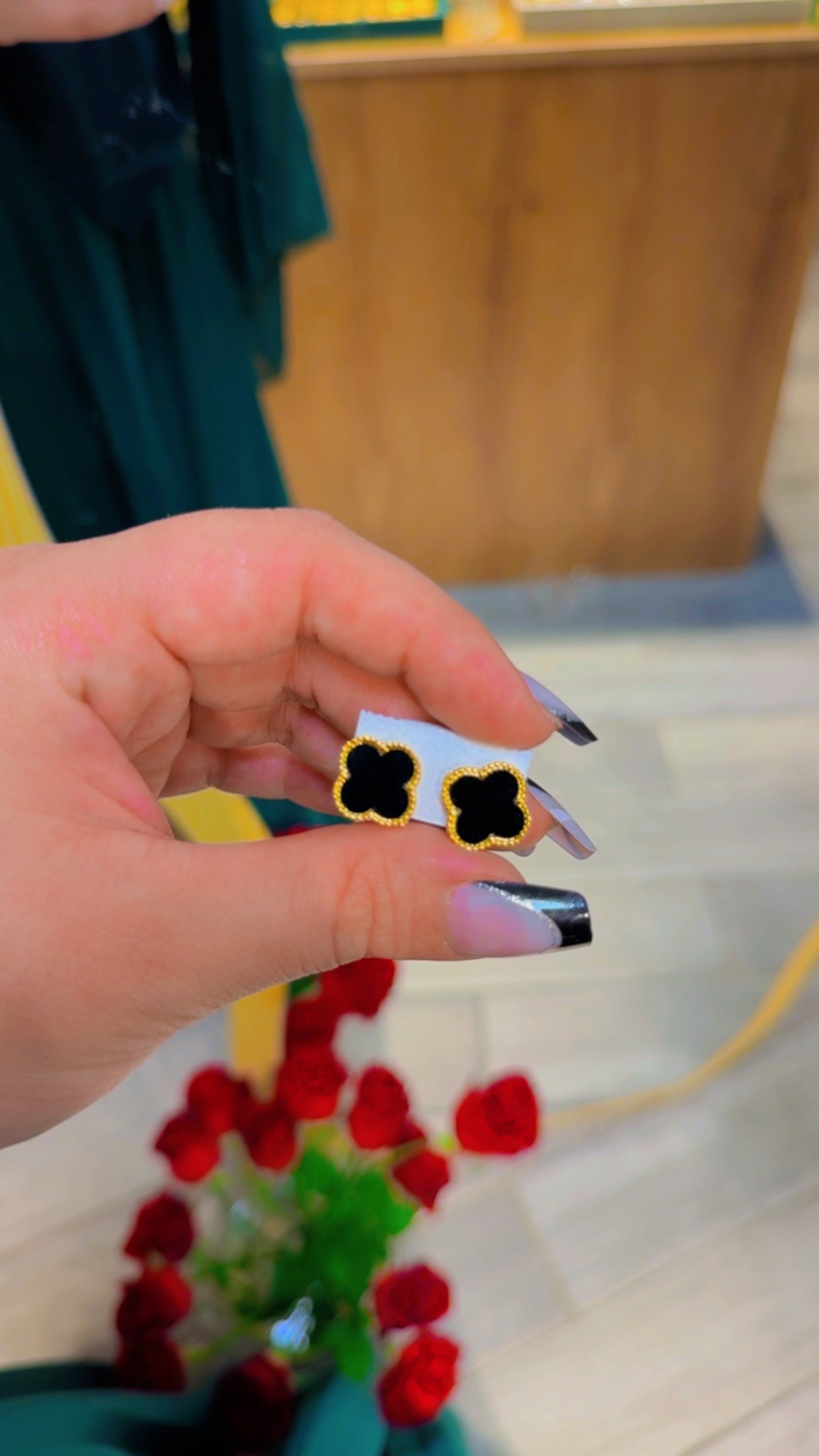 حلق فان كليف اسود