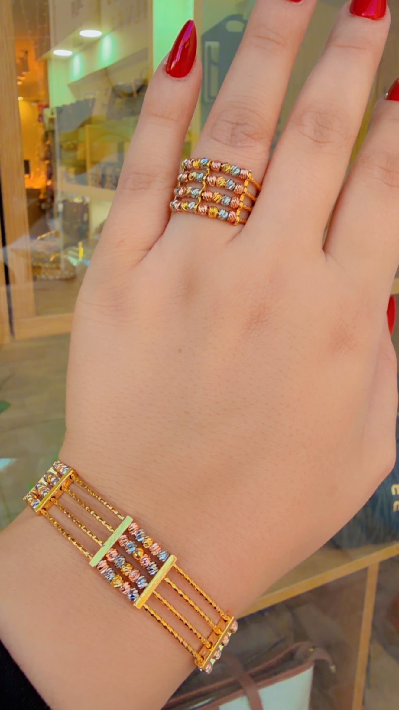 طقم لازوردي طابات ملونه