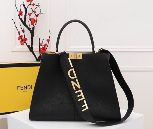 شنطه فيندي اسود